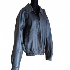 Vintage men’s black leather bomber style jacket